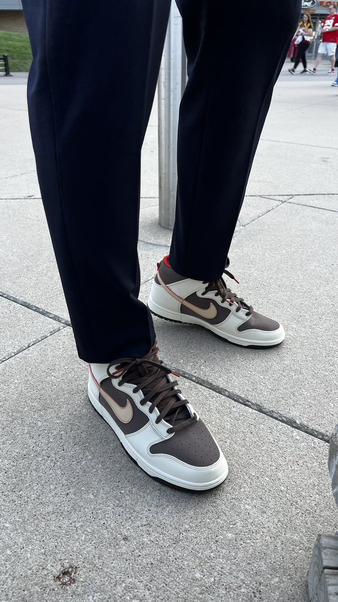 SteveWallsKC's tweet image. The Chiefs might have lost yesterday but my Double Breasted Suit was a winner..
#ChiefsvsLions Week 1 #GameDayLook
#MrSuitsAndSneakers
👔 👟 
Thank you to my friends at @Dillards located at @ZonaRosaKC 
#ChiefsKingdom