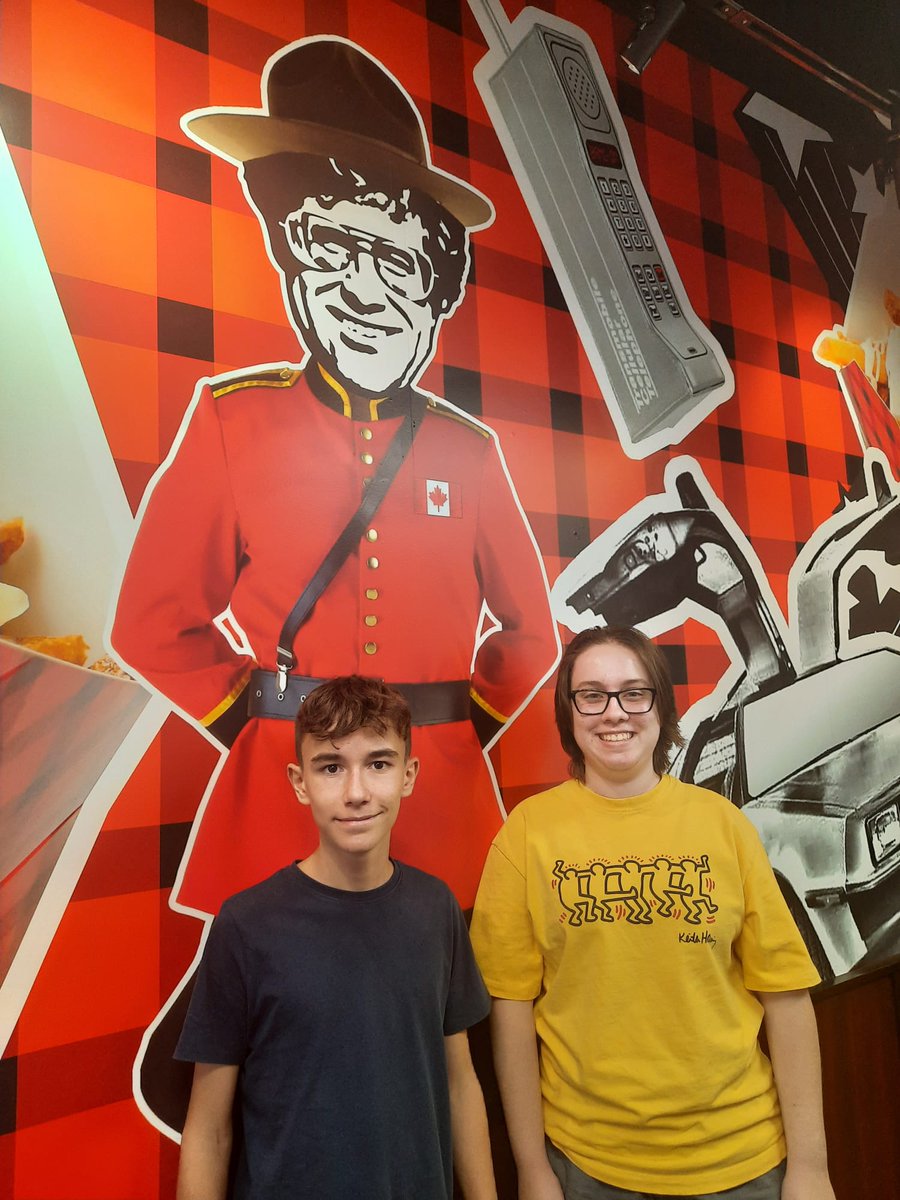 Victoria <a href="/ESCEJL/">École secondaire catholique E.J. Lajeunesse</a> accueille Enaitz (Barcelone) pendant un mois.  Nous souhaitons à notre invité un beau séjour canadien!  <a href="/CscProvidence/">Csc Providence</a>