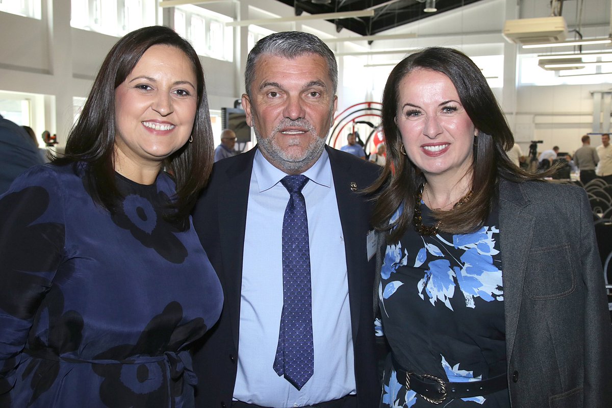 Konferencija „Invest in Novska“,. 🤝 
-Lokalna zajednica, politika i investitori moraju raditi zajedno na privlačenju i realizaciji investicije. Time se stvara poticajno okruženje, koje investitori brzo prepoznaju i onda se događa uspješna priča poput ove koju vidimo u Novskoj.