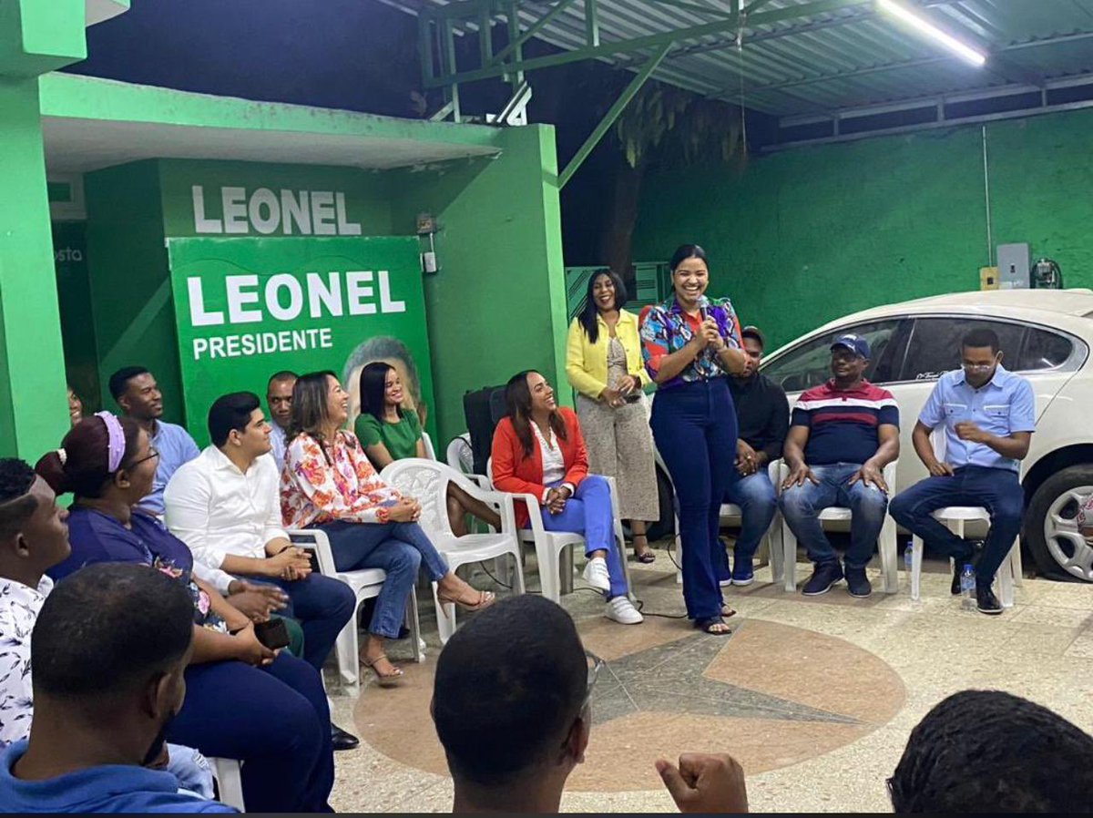 Asamblea de la Juventud de C.3 Santo Domingo Este.  Donde estuvimos planificando las futuras actividades de impacto juvenil para seguir sumando a nuestro partido y estructura de la juventud.   

¡El 23 nos vemos en la plaza de la Bandera 🇩🇴💪💚!

Viene #CoroVerde para SDE.