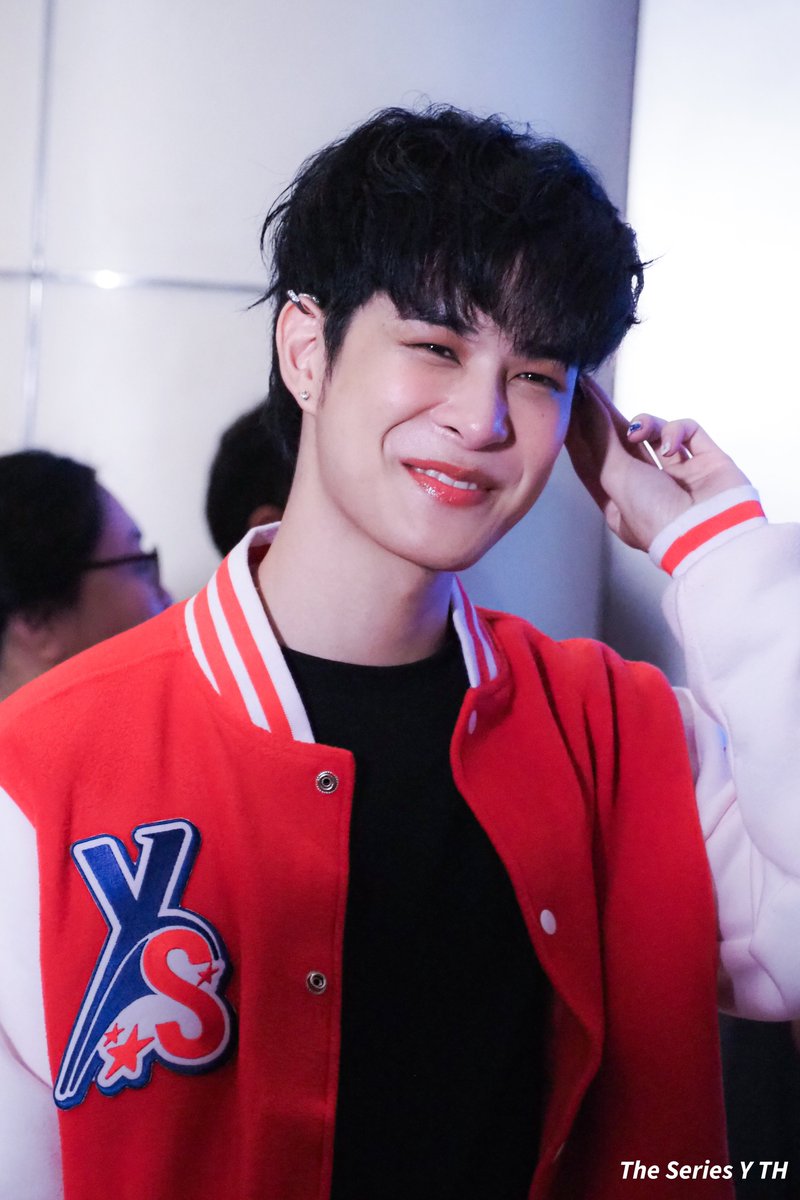 theseriesy_th's tweet photo. "อาร์ต​ ภาคภูมิ" ในงานแถลงข่าวเปิดตัวรายการกึ่งเรียลลิตี้ใหม่แกะกล่อง​ "Y Star Challenge"

#YStarChallenge #Artpakpoom
#YStarChallengeEp1
#Artonabangkok #GMM25 https://t.co/knzngawIWp