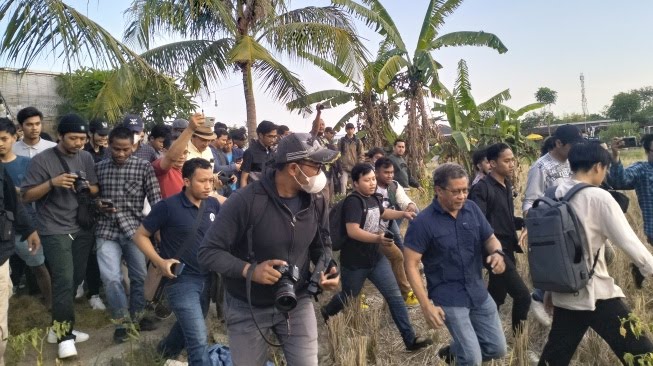 Akhirnya sang pembuat PROVOKASI diusir oleh warga ke SAWAH 😁

Yogyakarta kota pelajar, bermartabat, berbudaya dan menjunjung tinggi etika

Salahnya Rocky Gerung adl mengusik Jokowi disaat angka kepercayaan publik sedang tinggi2nya (90%)

Segeralah meminta maaf kpd rakyat