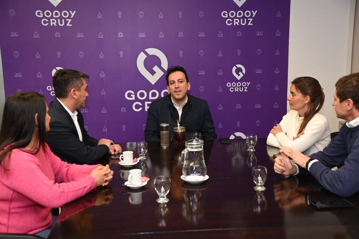 TadeoGZ's tweet photo. Gracias por la visita @guilloferreyra, Intendente de Fray Mamerto Esquiú. Siempre es bueno compartir experiencias de gestión y poder trabajar por ciudades + inteligentes e inclusivas https://t.co/na2tXdd8nP