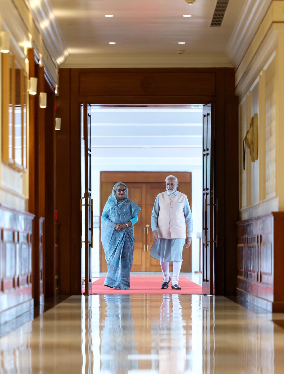narendramodi's tweet photo. প্রধানমন্ত্রী শেখ হাসিনার সঙ্গে ফলপ্রসূ আলোচনা হয়েছে। গত ৯ বছরে ভারত-বাংলাদেশ সম্পর্কের অগ্রগতি খুবই সন্তোষজনক।  আমাদের আলোচনায় কানেক্টিভিটি, বাণিজ্যিক সংযুক্তি এবং আরও অনেক বিষয় অন্তর্ভুক্ত ছিল। https://t.co/F4wYct4X8V
