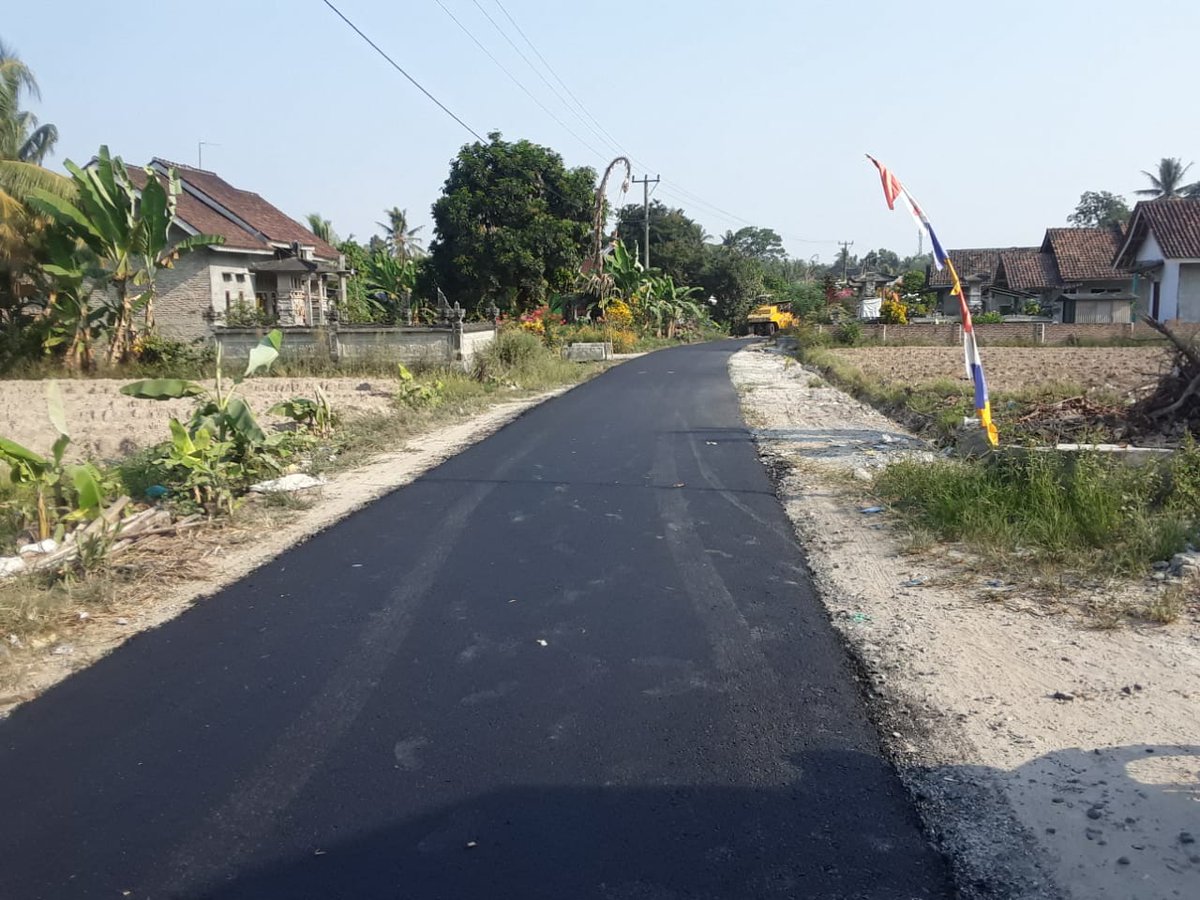Pukanews's tweet photo. Jalan Hotmix Baru di Ruas Jalan Desa Buni Daya ke Bumi Asih Banjir Pujian Warga
https://t.co/S7kN5d0VuO https://t.co/xyHvADJGg1