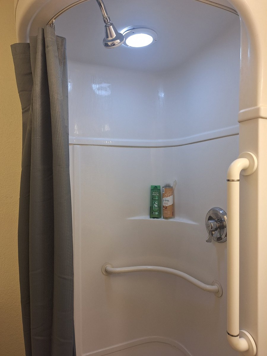 Jaime444444444's tweet photo. I liked my air bed, & its a risk in a motel if u have back issues but this bed was Made for my body. Unbelievably comfortable. Motels like this tend to have great showers, & this one is uniquely awesome I only missed my desk & chair.
Really Love it guys. ๐
#goodwillfind ๐ https://t.co/6swUL4JQ5C