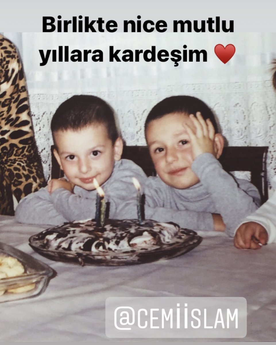 Gözümün nuru,biricik abim benim.Sensiz bu hayatın üstesinden nasıl geleceğim bilmiyorum. Çok güzeldin,çok başkaydın.Senden habersiz bir adım ileri atamayan kardeşin,yokluğunda dimdik ayakta durmak zorunda.Allah’ım bana kuvvet versin.Rüyalarda buluşalım güzel kardeşim…