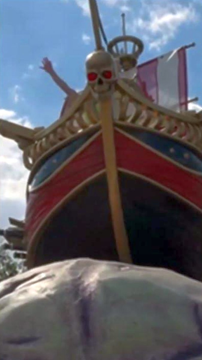 cornel1801's tweet image. Watch Peter Pan Captain Hook Disney Fantasy Parade youtube.com/shorts/kdkjLav…