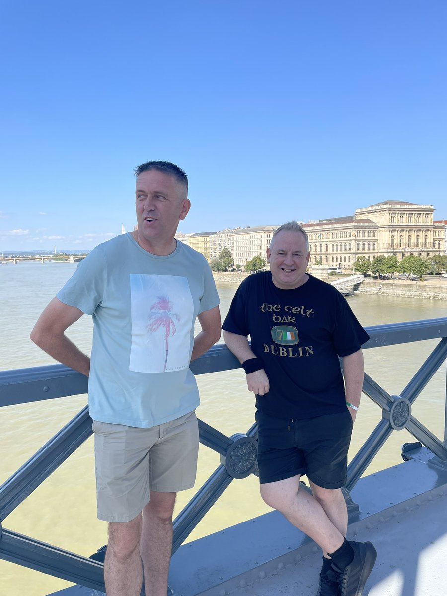 RobbieWhelan7's tweet image. Greetings from Budapest, Magyarozag 🇭🇺
99 in the shade !!
Happy Friday everyone 🍺
#Hungary 
#EuroTour23