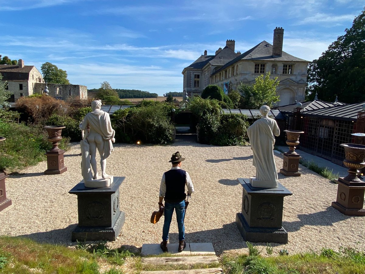 Cryptui0x's tweet image. “A picture is worth a thousand words. But a memory is priceless.”

So instead of last man standing,
I’ll be last man taking many good memories with me. 💚🍾 #InThePool

From Napoleon in 1814 to @trevorjonesart @ #CastleParty2023