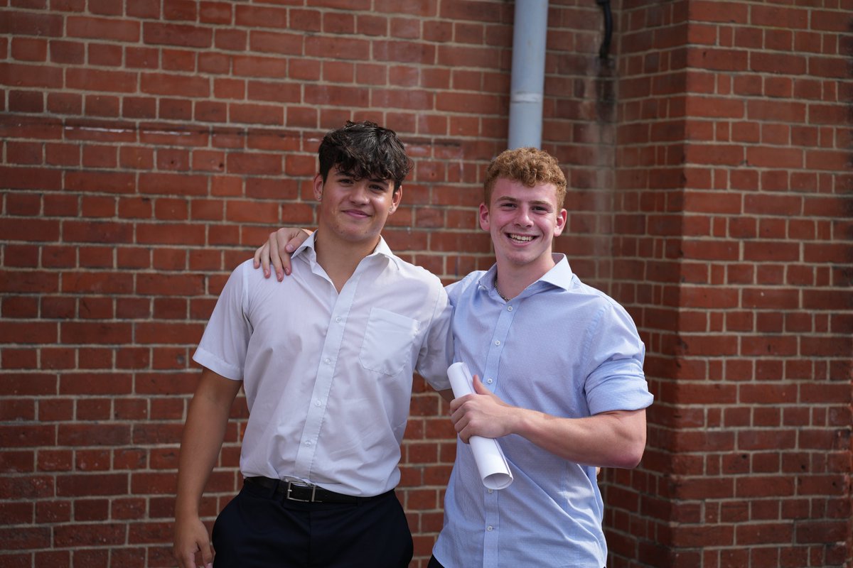 SASHerts's tweet image. Lower Sixth Formers explored St Albans &amp;amp; Verulamium Park for a teambuilding exercise. Despite the heat, it was a great opportunity to get to know each other better &amp;amp; build relationships with both new entrants &amp;amp; former Fifth Form pupils participating. 
#teambuilding #startofterm