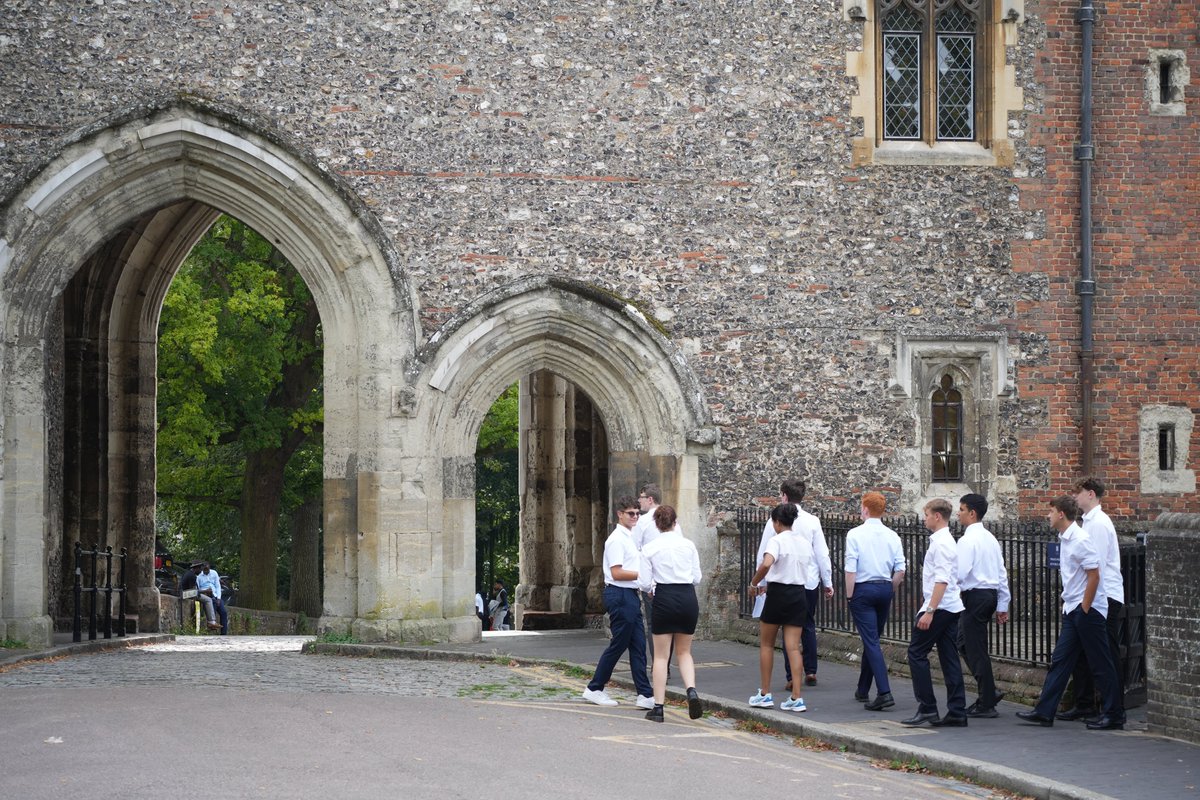 SASHerts's tweet image. Lower Sixth Formers explored St Albans &amp;amp; Verulamium Park for a teambuilding exercise. Despite the heat, it was a great opportunity to get to know each other better &amp;amp; build relationships with both new entrants &amp;amp; former Fifth Form pupils participating. 
#teambuilding #startofterm