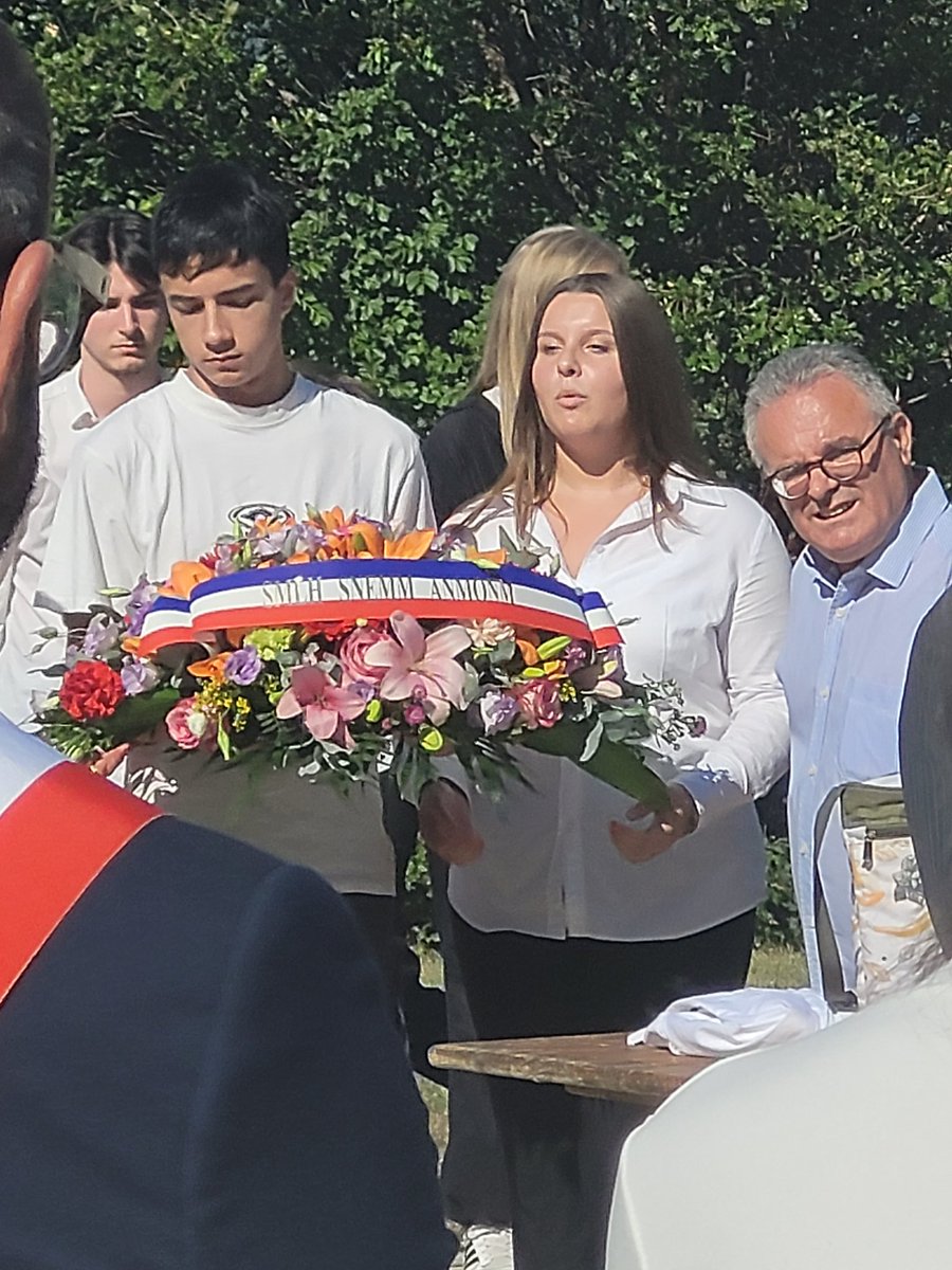 DASEN_AIN's tweet photo. Très belle implication des élèves du @LCatalins lors de la cérémonie de commémoration du 79ème anniversaire de la Libération de la Drôme au Mémorial de la Résistance de Mirmande. https://t.co/nM8TjcwEqC