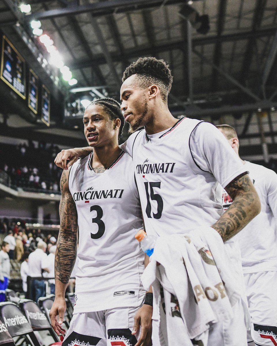 GoBearcatsMBB's tweet photo. 1/20/18

#Bearcats | #FlashbackFriday https://t.co/eHaYZdplMy