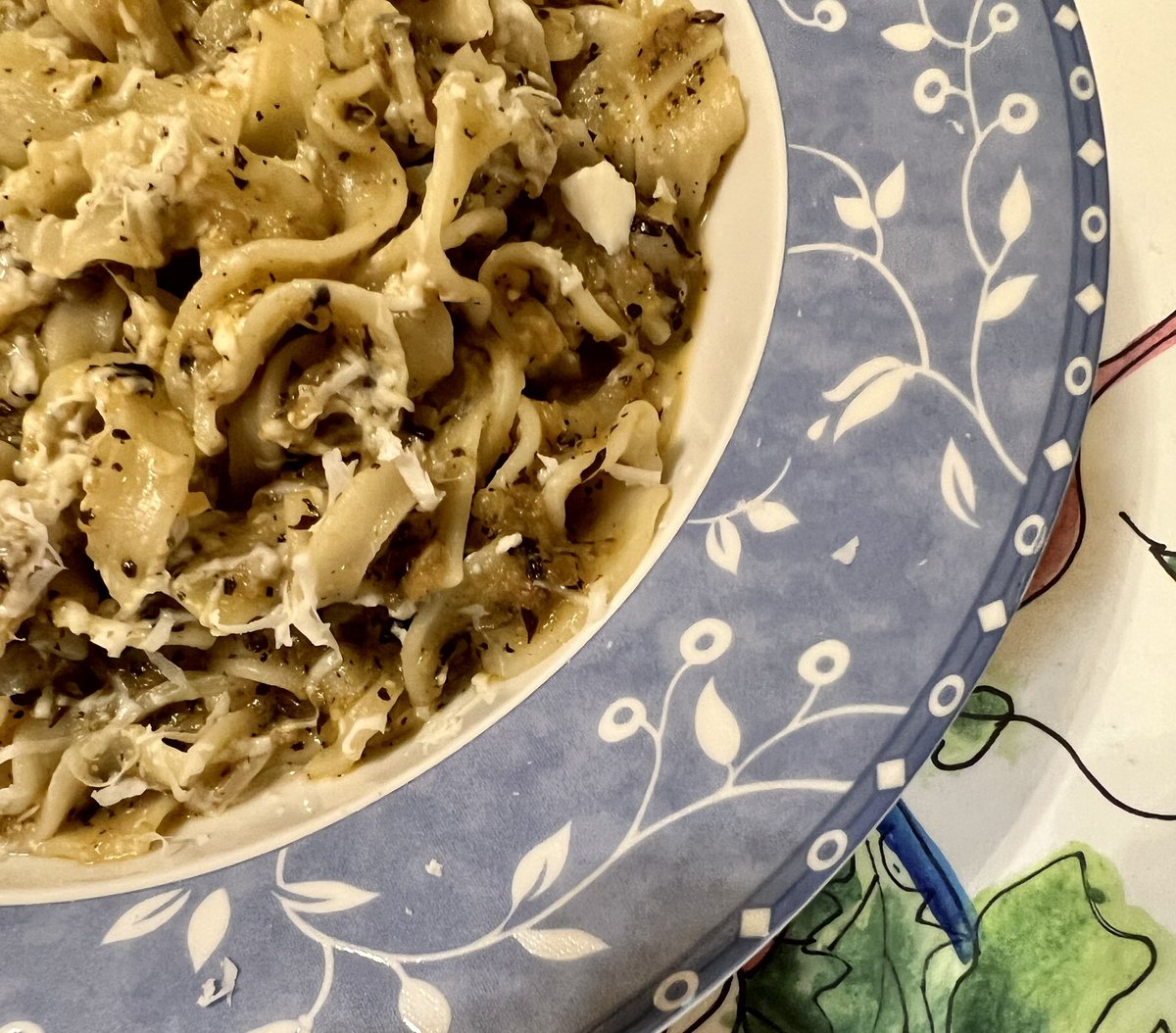 CVlattas's tweet photo. Chian tagliatelle with aubergine, mint and salty mastelo cheese
.
#goodbyesummer2023
#Pasta #pastaFriday
#pastaFridaySociety
#cookforlove #cook_bots
#2patrikahouse #Chios
#foodforfun #lovepasta https://t.co/hLwxl4x1jC