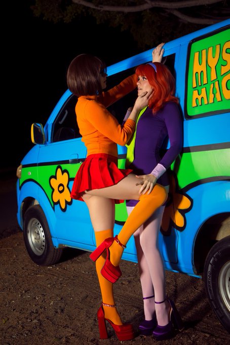 Velma or Daphne on top? 👀😏   Set on my Patreon now hehe https://t.co/2Fdr5HgfMR