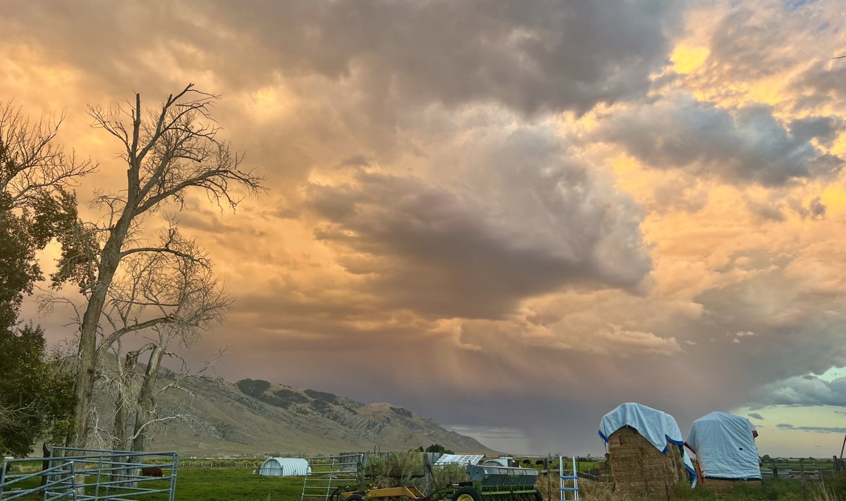 Isolated #thunderstorm chances in mountains and nice mild temps in #eastIdaho #westernwyoming upper 70's and breezy later 10-15mph
#idwx #wywx @localnews8 @eyewitnessnews3 @news3now @npgnews Thanks John Muffet from Moore, ID #idaho #wyoming #idahofalls #pocatello #jackson