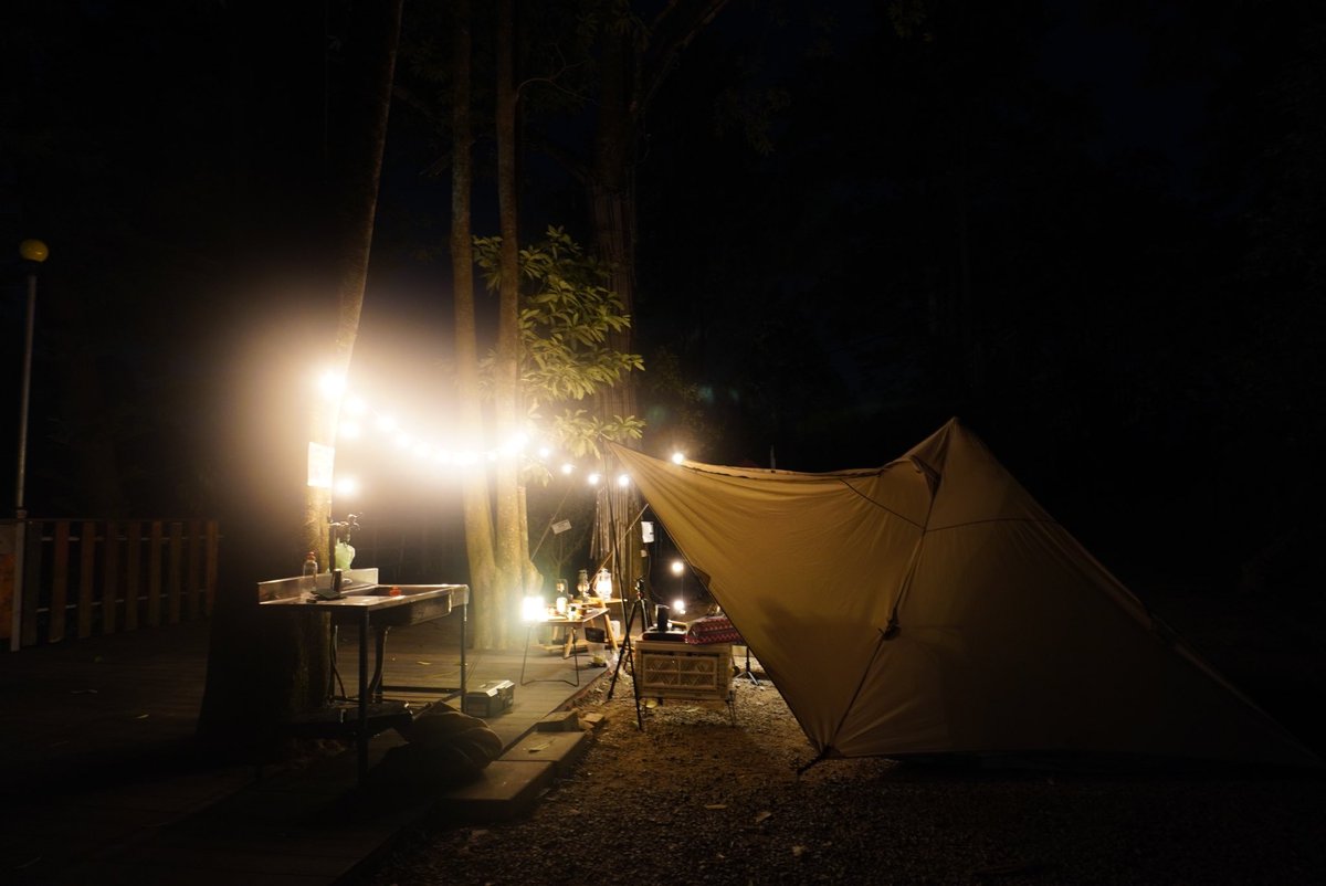 forest58231220's tweet photo. 圍個燈泡💡串還真有氣氛
和我的金字塔帳🏕️還真搭

#sooloom #camping #金字塔帳 #tent #night #taiwan #light https://t.co/xAHWR5sw0e