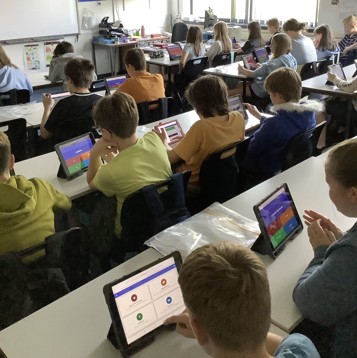 MrsMMLBraes's tweet image. The floor is lava! S1s had to work together to save the day. 1st starter task with their new iPads. 31 pupils fully engaged. Great effort, everyone! #LanguageLearning #FunFrenchFriday #Gimkit #RRSA #article31