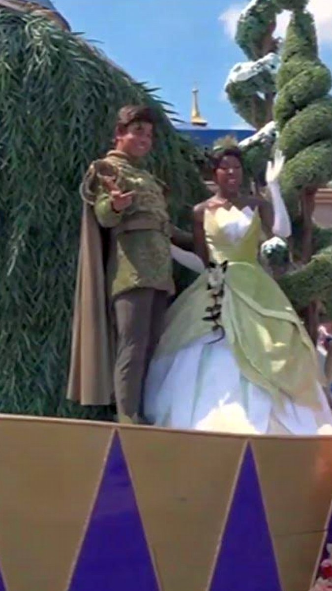 cornel1801's tweet image. Watch Tiana Prince Naveen Disney Fantasy Parade youtube.com/shorts/xPUzZEm…