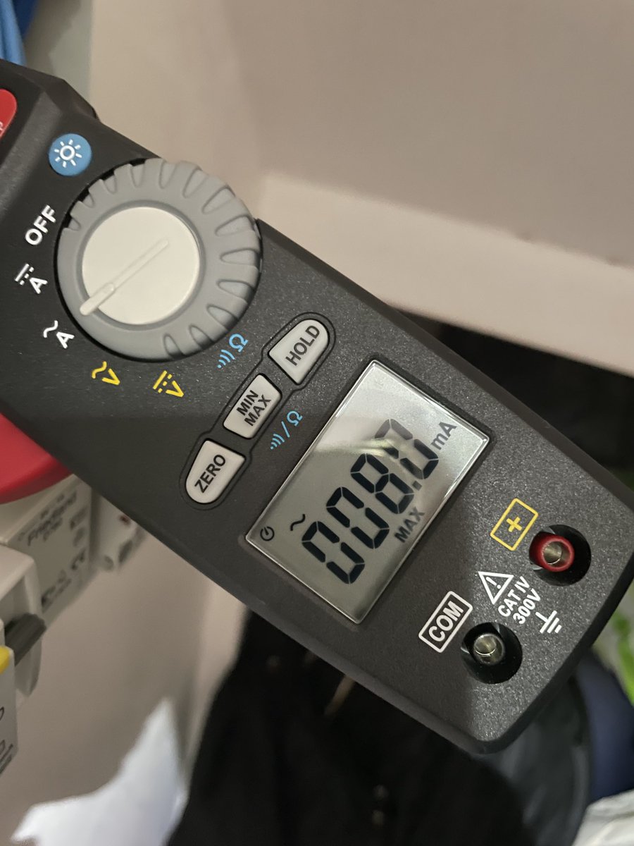 CJHElectrical's tweet photo. Putting the fabulous ⁦⁦⁦@Testinstrument⁩ TIS 570 to good use today. AC and DC. Measurements. An industry must have kit. #electrical #testing https://t.co/SzpPEnYEUB