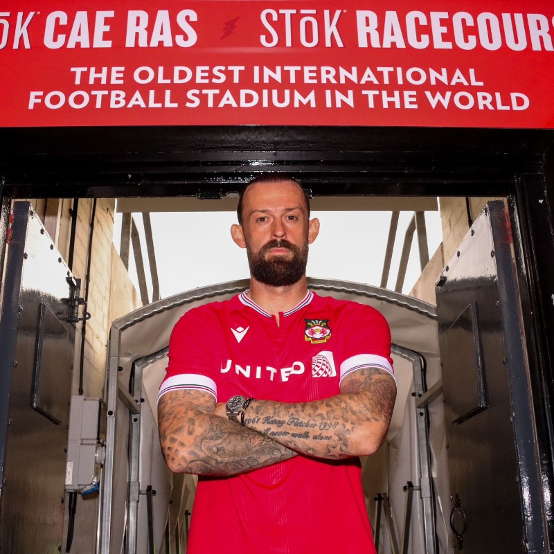 Wrexham_AFC's tweet photo. Welcome to Wrexham, Steven Fletcher!

The experienced striker signs a deal with the Club until the end of the season.

🔴⚪ #WxmAFC