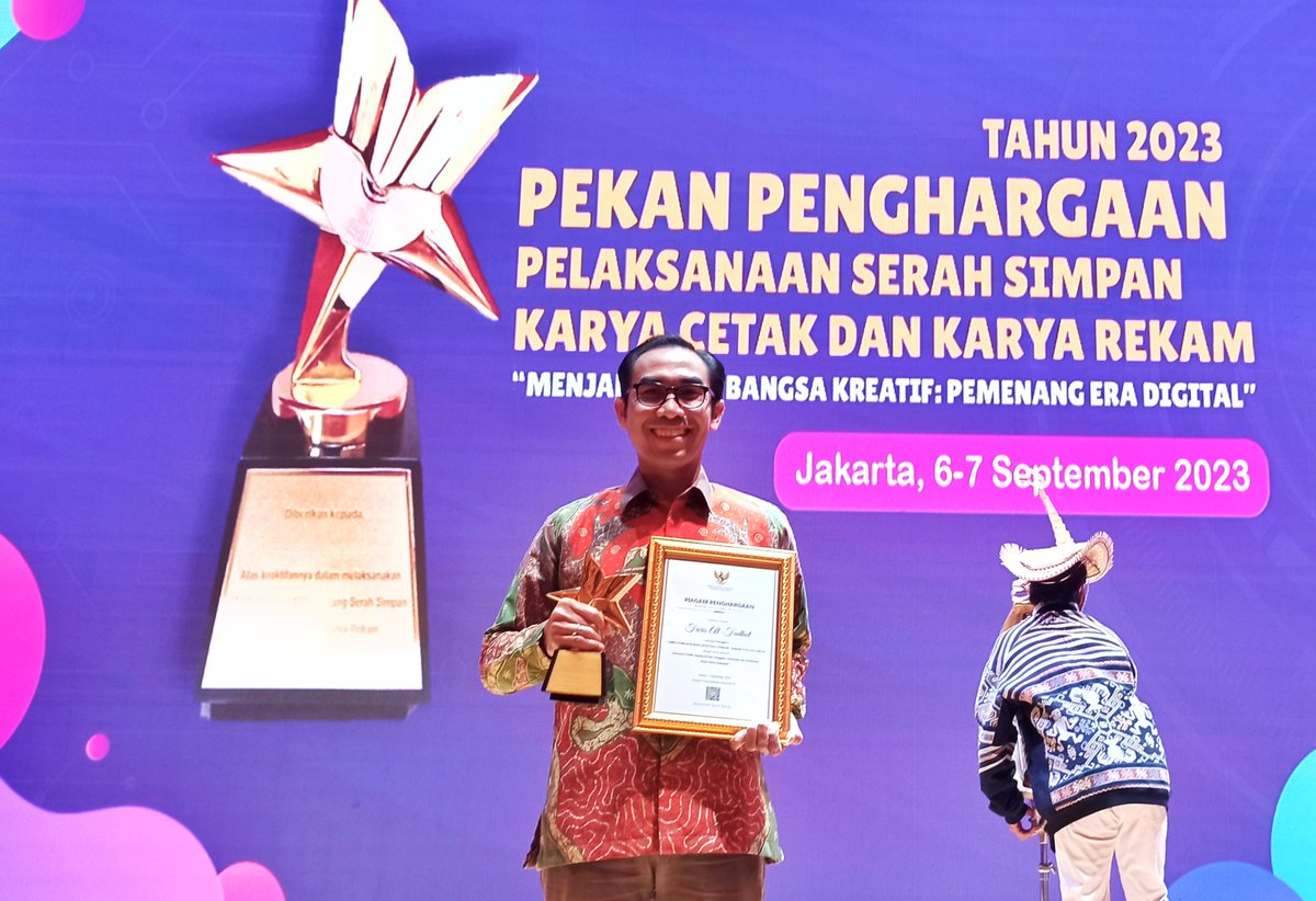 Bersyukur menerima penghargaan dari <a href="/perpusnas1/">Perpustakaan Nasional RI</a> dalam Lomba Pemilihan Buku (Pustaka) Terbaik 2023. Alhamdulillah buku saya "Ekonomi Politik Jepang di Asia Tenggara: Dominasi dan kontestasi aktor-aktor domestik" meraih 1st Winner dalam tema ASEAN.
