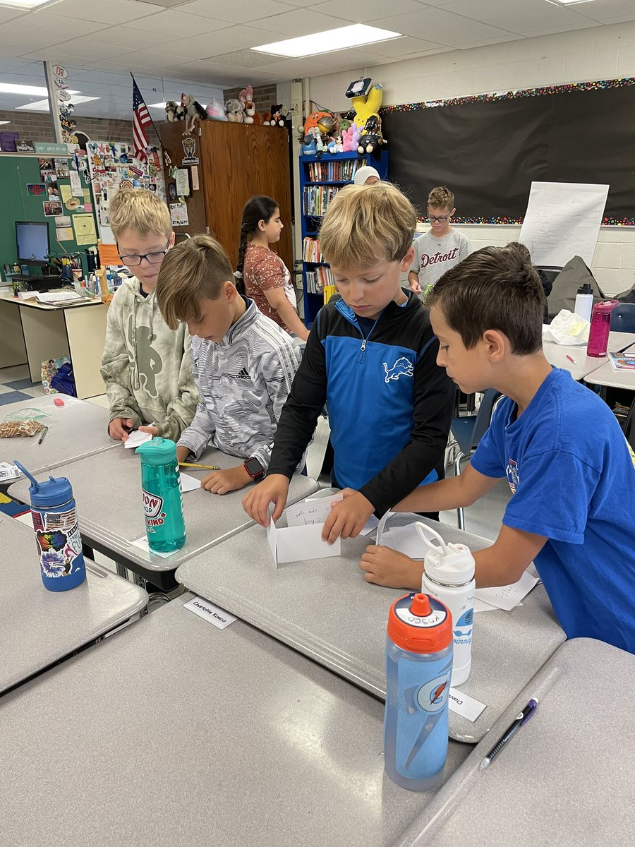 Kieselpeeps's tweet photo. Finding out what we have in common then building a card structure out of our similarities! .@Kieselpeeps @EastoverEagles https://t.co/JQVu4wYLGr