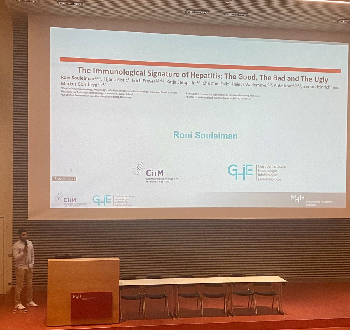 labCornbergKraf's tweet photo. A well done flash talk 🗣️⚡️ about the immunological signature of hepatitis by our #MDstudent @RoniSo00 at the #4thGastroRetreat from @MHH_life. (jm) https://t.co/8HbOzBfj8N