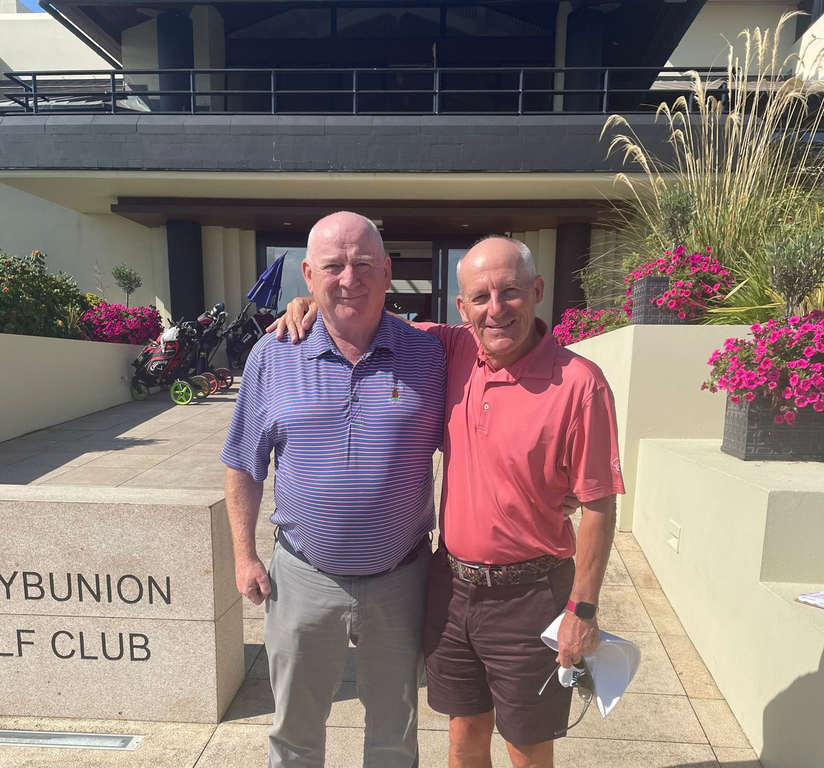 Another renowned sports star teed up on our famous links today!! Stephen Coppell @BallybunionGN @SWINGolfIreland