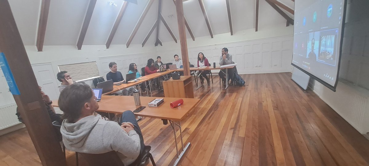 conaf_losrios's tweet image. Taller para conocer a Sophia, IA basada en interfaz conversacional (Chatgpt) que se alimenta de una base datos científica. Desarrollada por Laboratorio Natural Andes del Sur, en comunas de las Reservas de Biósfera de Montaña.

✔️DASP, CONAF Los Ríos y Los Lagos, GORE Los Lagos