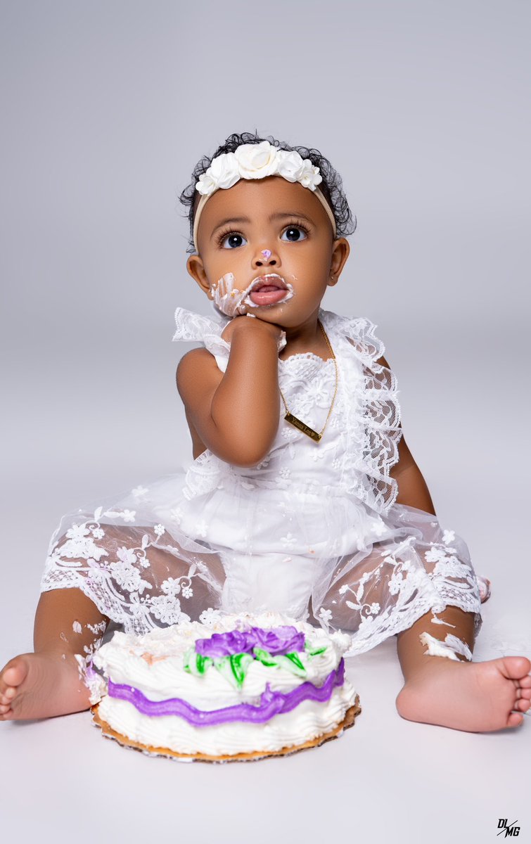 DirtyLenzMG's tweet photo. A little slice of heaven.
__
#dirtylenzmg #dlmgllc #birthday #bday #earthstrong #1stbirthday #firstbirthday #birthdaygirl #cake #whitedress #cute #browardphotographer #miamiphotographer #westpalmphotographer #palmbeachphotographer #floridaphotographer https://t.co/khkfRj54B3