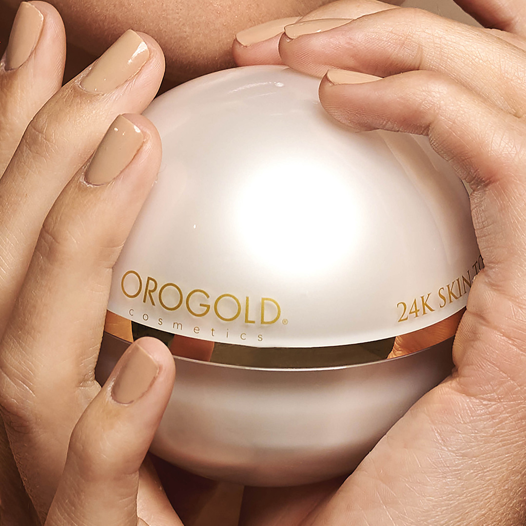 orogoldcosmetic's tweet photo. Why choose between sun protection and anti-aging solutions when you can have both at once with the 24K SKIN TONE SPF 30.

✅ Light-weight
✅ Non-greasy
✅ Hydrates
✅ Neutralizes UV rays

Available at https://t.co/Dsy6eb1ztY https://t.co/Jyl0mXhvfA