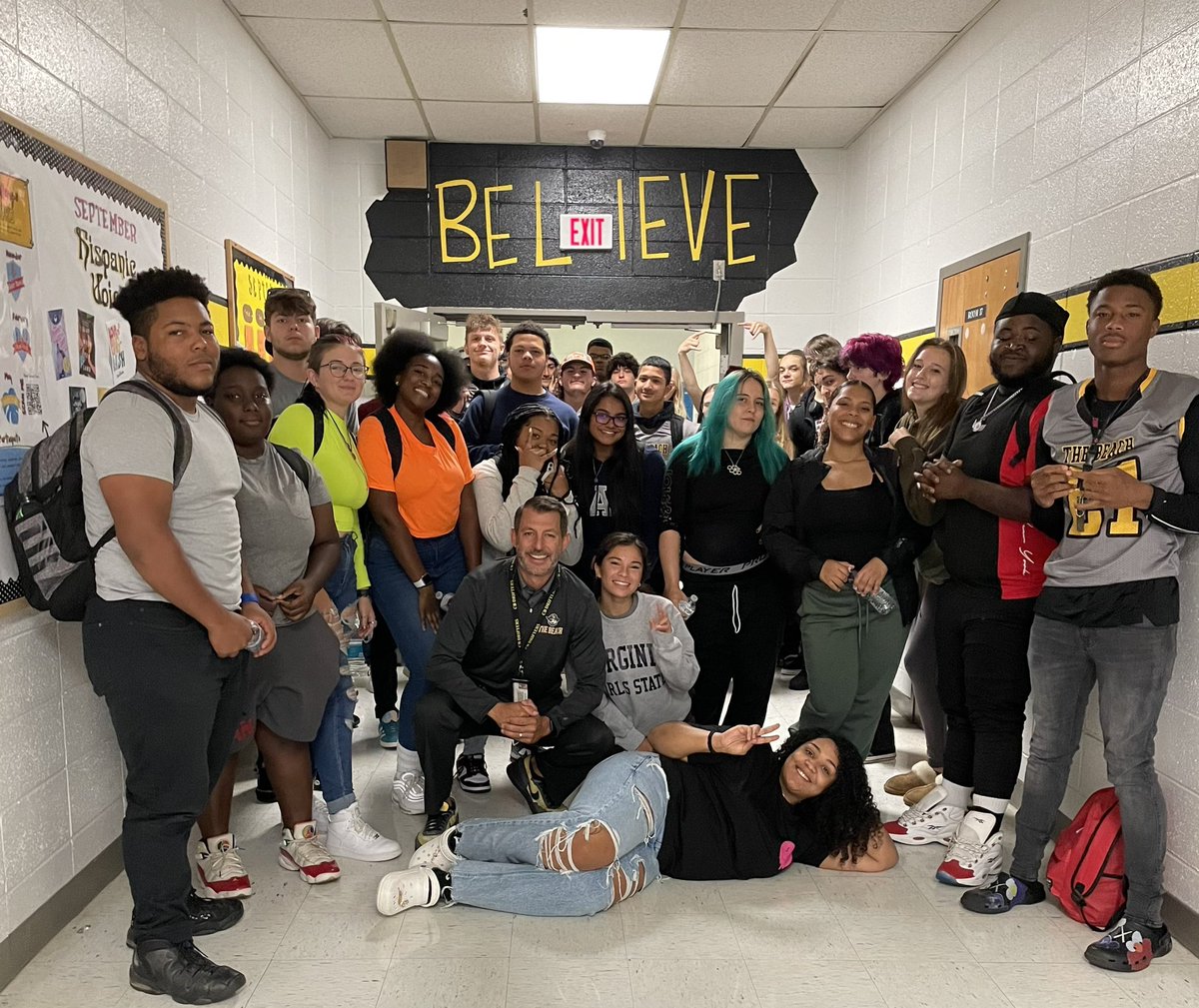 MrScottLush's tweet photo. NEW TRADITION @CBPSNews Senior Breakfast. Thank you Lenny’s! #DrifterPride #SeniorPride #Believe #WeTheBeach @CoachSierra14 @mitchemm13 @DrFelixAddo1 @k2blewis https://t.co/5oP0dUvAKi