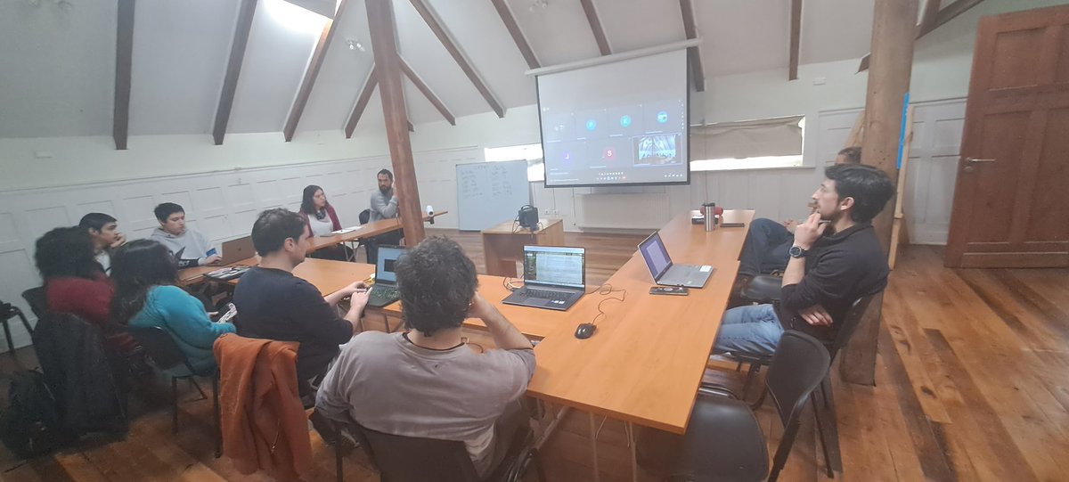 conaf_losrios's tweet image. Taller para conocer a Sophia, IA basada en interfaz conversacional (Chatgpt) que se alimenta de una base datos científica. Desarrollada por Laboratorio Natural Andes del Sur, en comunas de las Reservas de Biósfera de Montaña.

✔️DASP, CONAF Los Ríos y Los Lagos, GORE Los Lagos