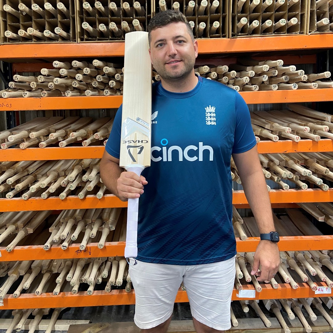 ChaseCricket's tweet photo. It was fantastic to welcome England's Anthony Clapham this week🏏

Anthony has recently been in action with the England Disability Pirates, scoring some key runs in a range of Twenty20 tour games 🙌 

#disabilitycricket #pdcricket #englandcricket #chasecricketbat #chasecricket https://t.co/yS54LMMhkW