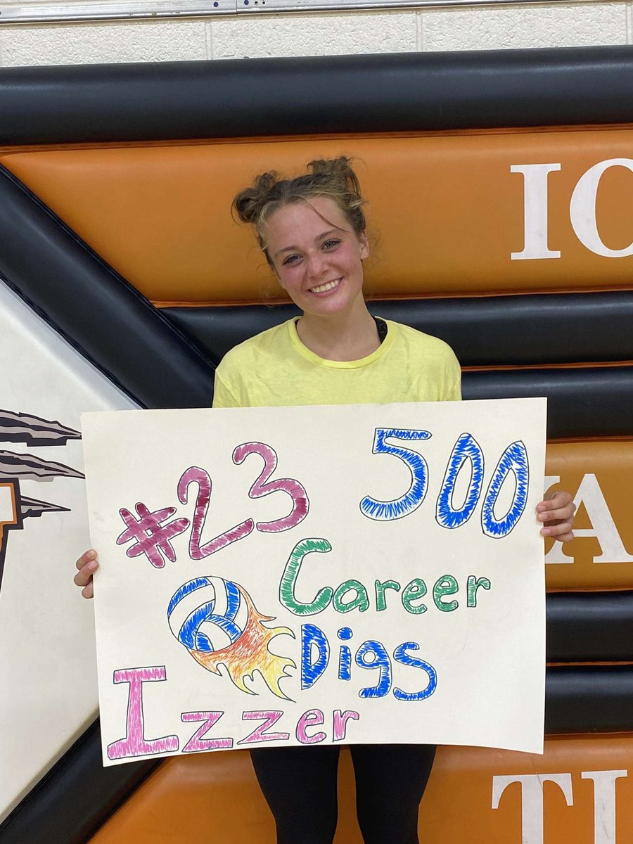 MontezumaVB1's tweet photo. Senior Izzy  Roorda reached 500 career digs Tuesday night! Congrats! Keep up the hard work! 💪🏻🏐
@IGHSAU @MonteSchoolsIA https://t.co/rC9cvxY6EE