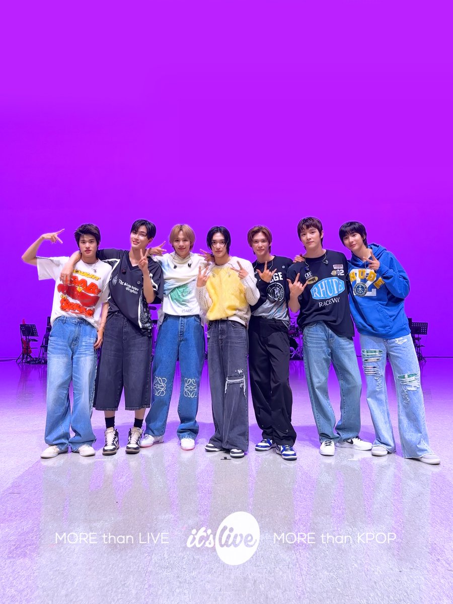 itsLIVEofficial's tweet photo. RIIZE의 잇츠라이브 현장 포토!📸
라이즈의 ‘Memories &amp; Get A Guitar' 무대를
유튜브 it's Live 채널에서 확인하세요!💗

#itsLive #RIIZE #Memories #GetAGuitar #라이즈 #KPOP #잇츠라이브 https://t.co/7U2gzhO476