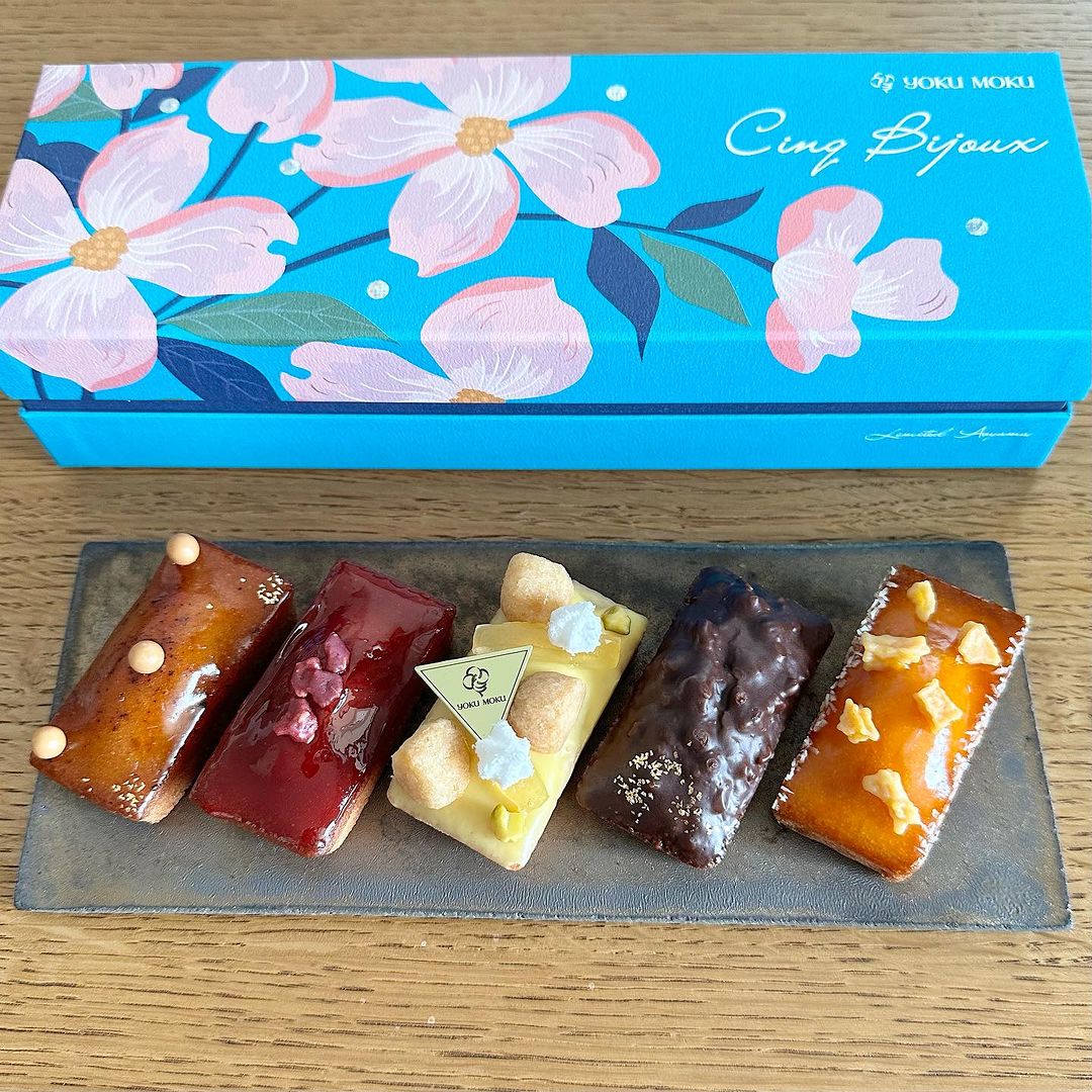 kunel_magazine's tweet photo. 贈ってももらっても嬉しい。編集部が差し入れに使う「美味しい手土産」3選
日頃お世話になっている人やなかなか会えない方へ、ちょっとこだわった贈り物をしたい時にぴったりな美味しい最旬手土産をご紹介します。
#groovynuts #ジュールドゥシャォンス #ヨックモック
https://t.co/VHYBF47mBj https://t.co/6QL0gkGH26