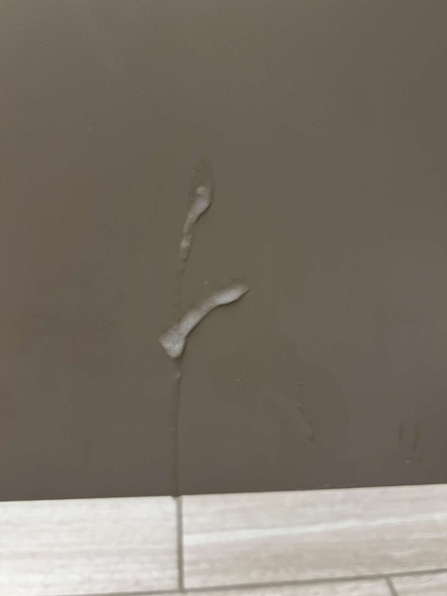 PlayUnderstall's tweet image. Milk a well hung stud understall until he shot a massive load