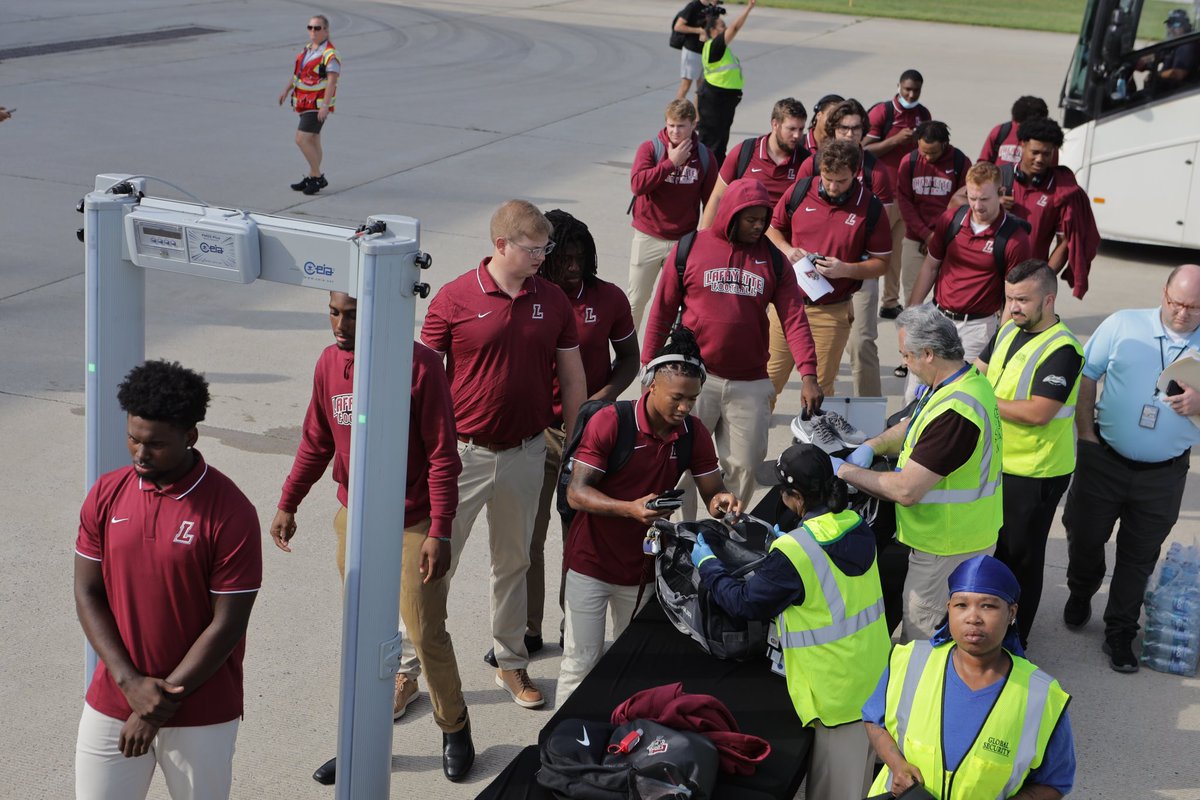 LafColFootball's tweet photo. Wheels up 🛫 Headed to Duke

#RollPards https://t.co/ZqL0yc2yWR
