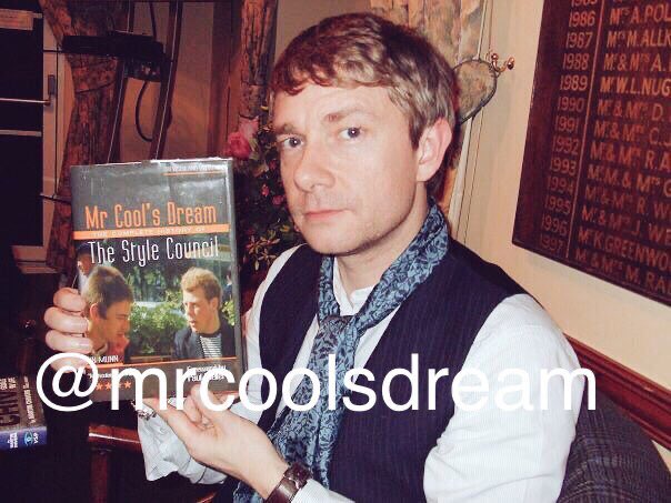 Happy Birthday 🎂 to Martin Freeman. Seen here in 2014 taking delivery of Mr Cool’s Dream. Our initial link up was in 2009 & from this he wrote a foreword for the 2014 release, & the stars aligned for the meeting #martinfreeman #thestylecouncil