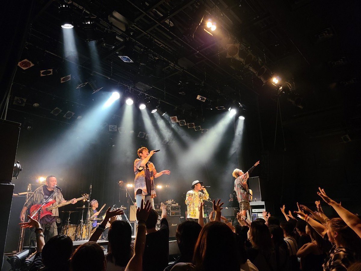 KEIGO_official's tweet image. Lenny code fiction presents 2nd Album Release Tour 『ハッピーエンドを贈りたい』
今日出会えた皆さん
ありがとうございました！
改めて2nd Albumリリースおめでとう！
繋がれる「LIVE」が堪らんね👍
そして26番のみんな心強かったよ！
#Lennycodefiction
#リアクションザブッタ
#FLOW