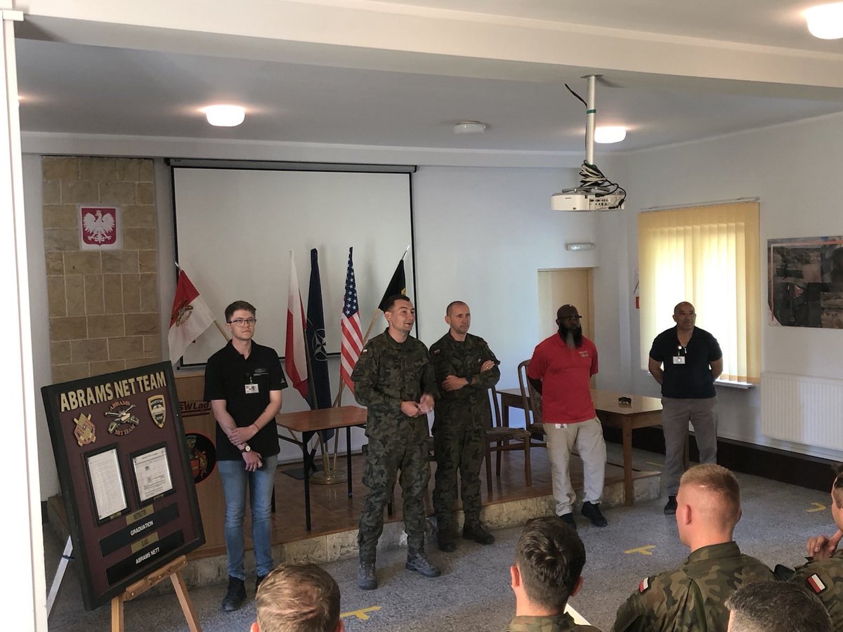 1WBPanc's tweet photo. Załogi 🇵🇱 #ABRAMS ukończyły 15-dniowe szkolenie różnicowe OPNET na M1A1 SA.

Kurs pod okiem 🇺🇸,obejmował zapoznanie z różnicami występującymi w poszczególnych przedziałach czołgu M1A2- M1A1, wliczając w to jazdę terenową oraz część ogniową.Kurs odbył się w #CSWLąd #AkademiaAbrams https://t.co/w76CoVfygT