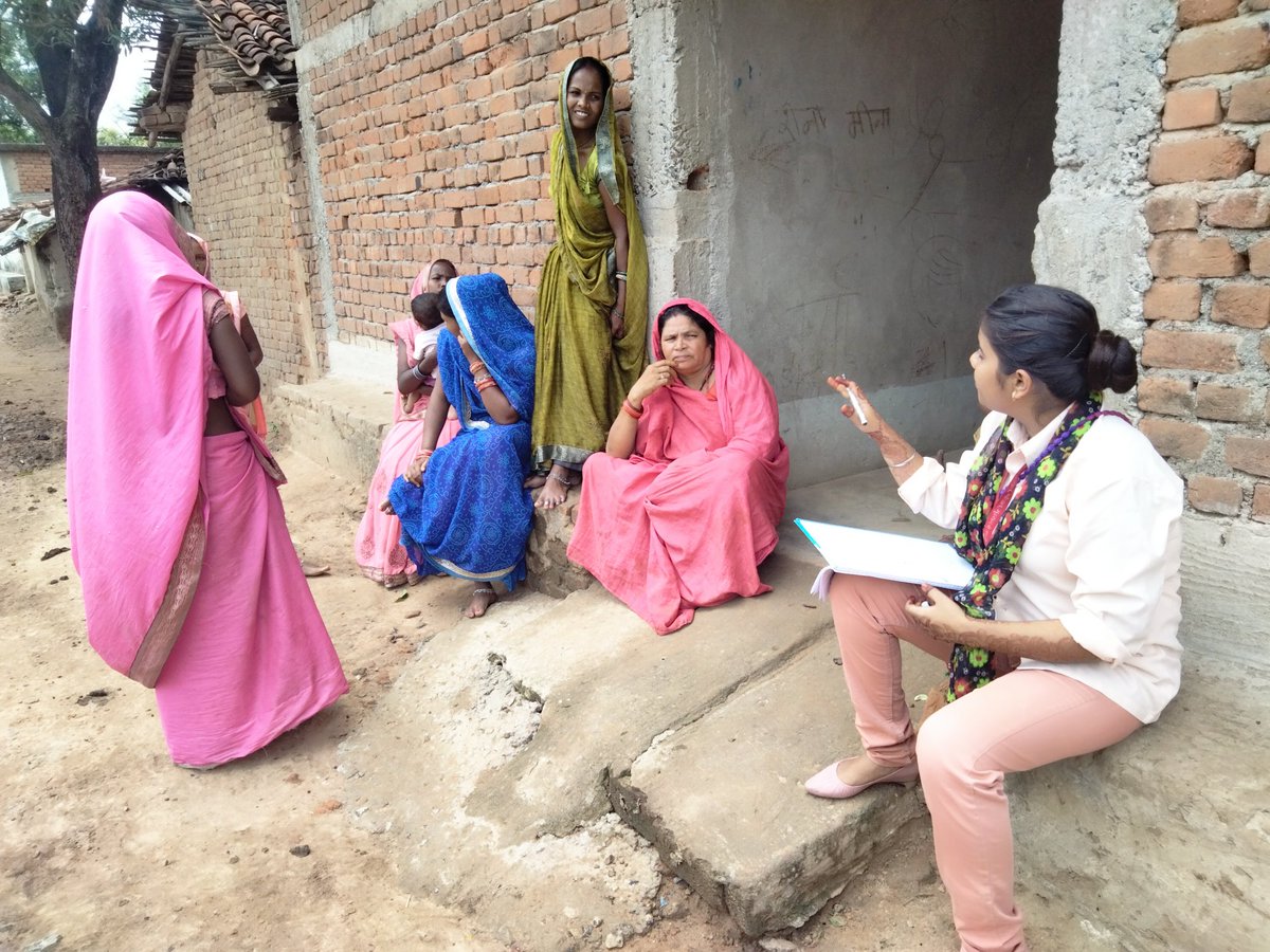 Harshna_sing's tweet photo. ग्राम पंचायत बंडी खुर्द में ग्राम साइगिन एवं ग्राम बंडी कला में जाकर लोगो को लोक सेवा केन्द्र में दी जाने वाली सुविधाओं के विषय में चर्चा की एवं उन्हें जानकारी दी की किस प्रकार वो लोक सेवा केन्द्र से आसानी से सुविधाएं प्राप्त कर सकते है।जन सेवा मित्र सोहागपुर ब्लॉक जिला शहडोल। https://t.co/T7M5BrkLSg