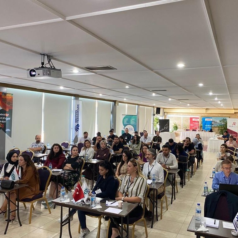 entertechtr's tweet photo. Erciyes Teknopark ile Türk Patent ve Marka Kurumu işbirliğiyle bu yıl sekizincisi düzenlenen Kapadokya Uluslararası IP Günleri’23 etkinliğinde Girişimcilik ve Ticarileşme Müdürümüz Sn. Volkan Okutan 'Patent ticarileştirme' ile ilgili konuşma gerçekleştirdi. https://t.co/0eXTAsCBRp