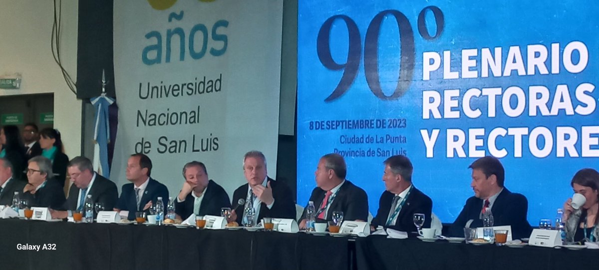 Reunidas las autoridades de todas las Universidades Públicas del país en la ciudad de La Punta, provincia de San Luis en sesión plenaria.