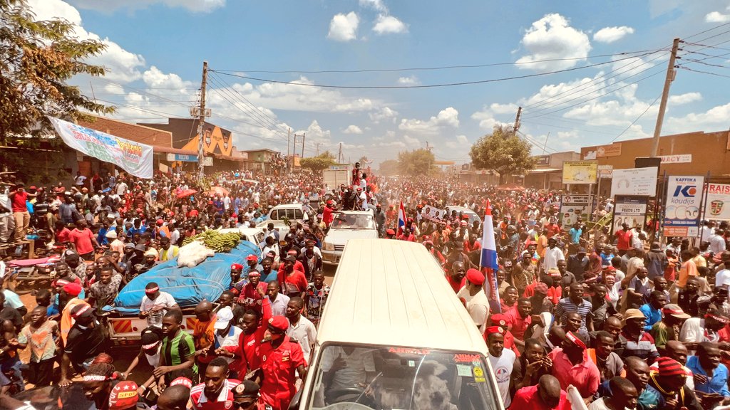 Luwero terikuzikiza 🔥🔥

#NUPCountryWideTour #PeoplePowerOurPower #KungaUganda