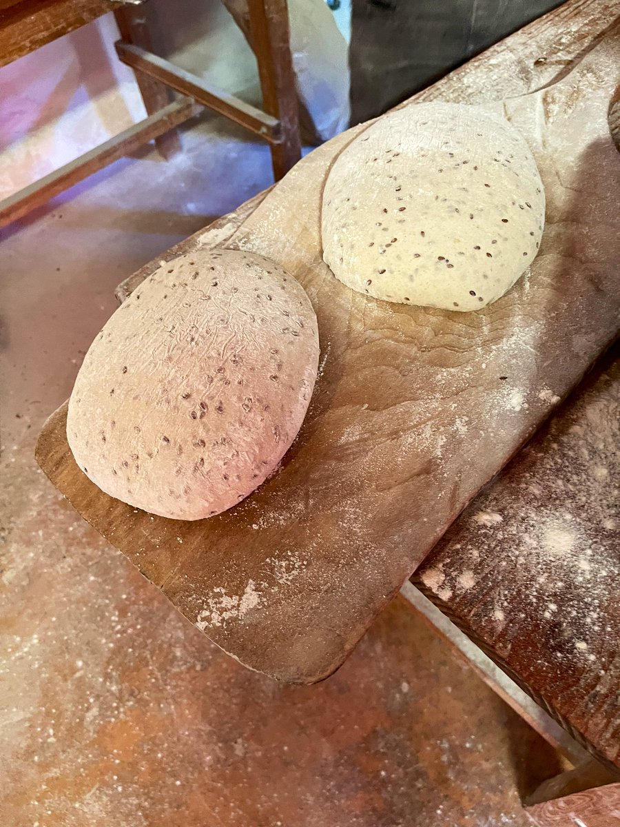 joukesp's tweet photo. #OffToFrance #Bread
We buy our bread at a farm in the next village. Imagine shovelling bread in a hot wood oven when it’s 35,5°C/96°F outside!
Hat off for the baker! https://t.co/7MiUSTjSVq