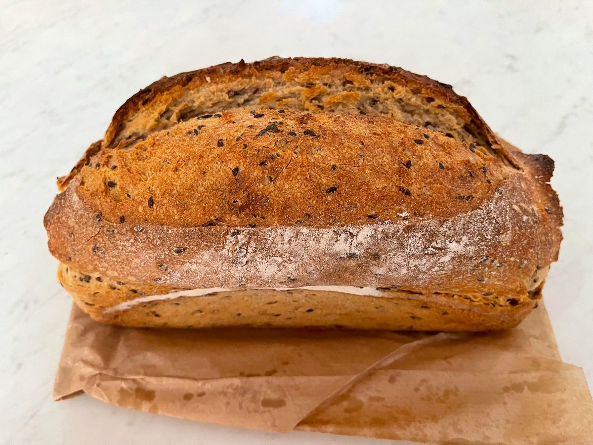 joukesp's tweet photo. #OffToFrance #Bread
We buy our bread at a farm in the next village. Imagine shovelling bread in a hot wood oven when it’s 35,5°C/96°F outside!
Hat off for the baker! https://t.co/7MiUSTjSVq